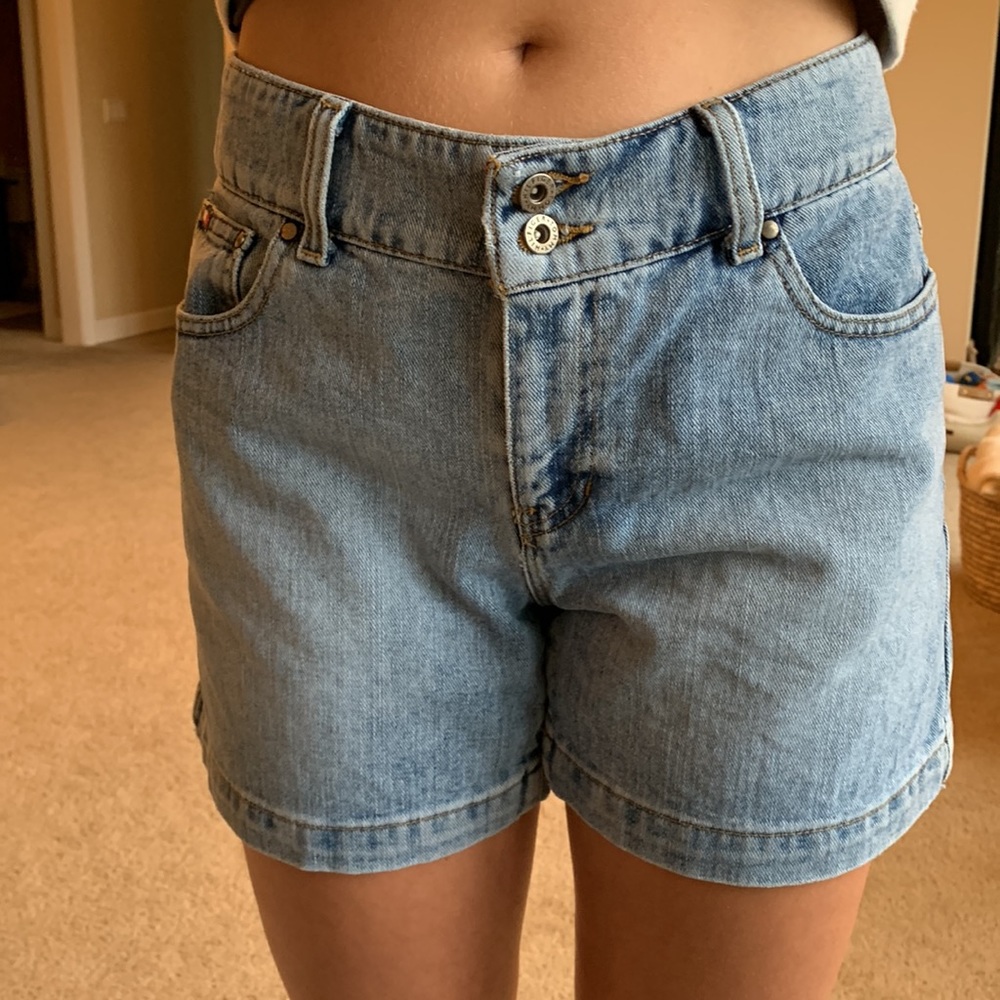 Tommy Hilfiger vintage light-wash High Rise Jean Shorts. 1990s, sz 8. Adorable!